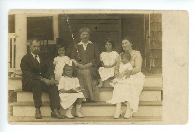 Black and white photo of Rabbi Mordecai Kaplan and family in 1916