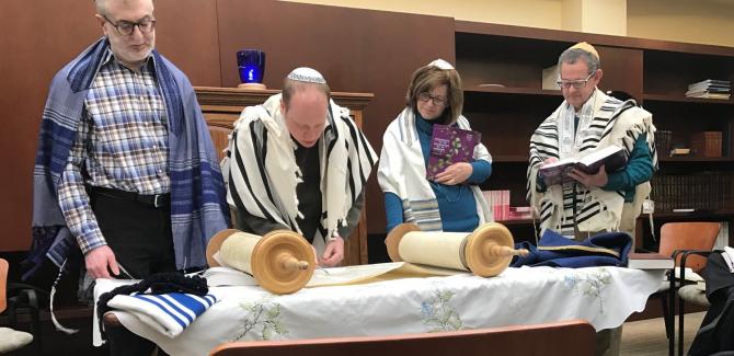 Torah reading at Shir Hadash
