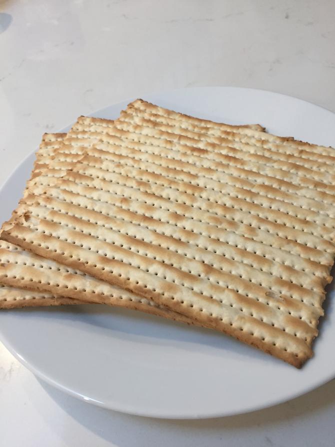 Plate with stack of 3 matzahs