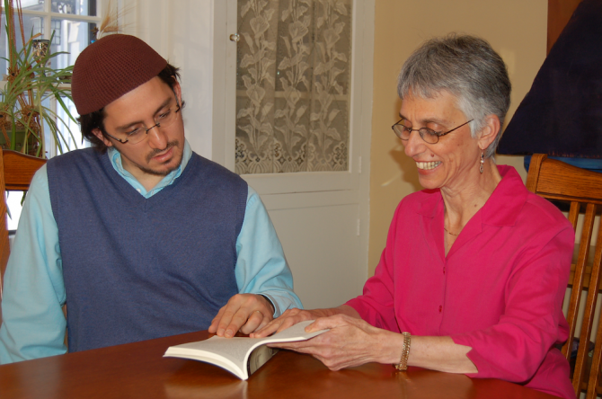 Rabbi Ezra Weinberg studying with his mother, Rabbi Sheila Peltz Weinberg