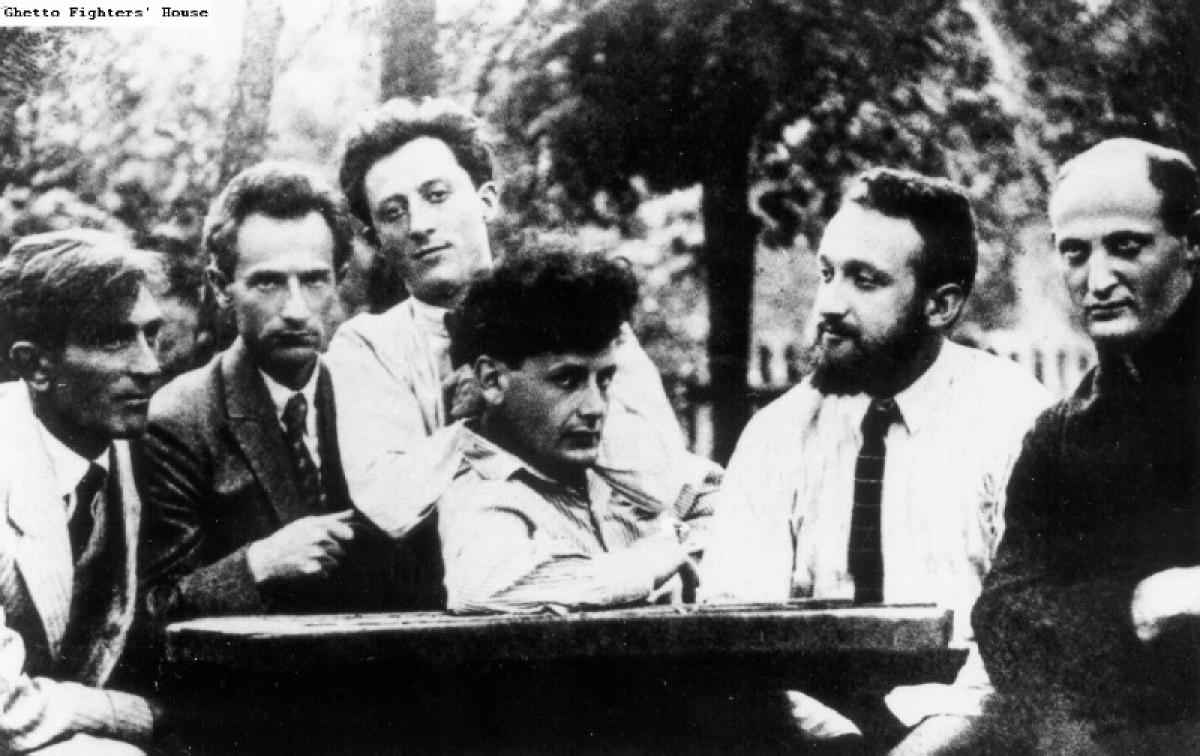 Photo from 1922 of avant-garde Yiddish poets in Warsaw, including I.J. Singer, Uri Tzvi Greenberg, Peretz Markish