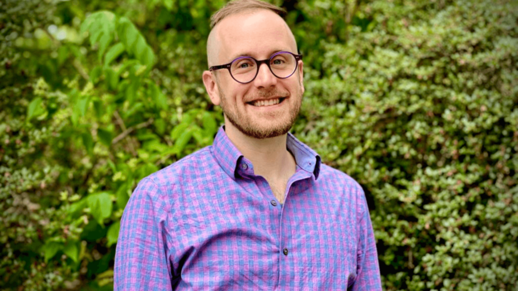 Headshot of Rabbi Alex Weissman