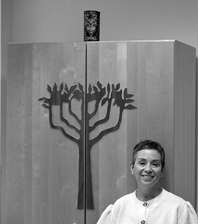 Rabbi Yael Ridberg in front of an ark.