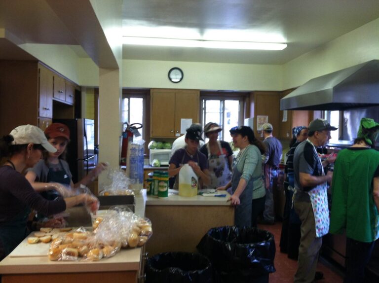 JRC congregants volunteering at a soup kitchen.